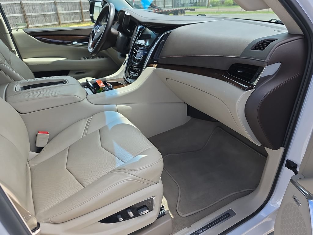 Used 2017 White Cadillac Base image 38