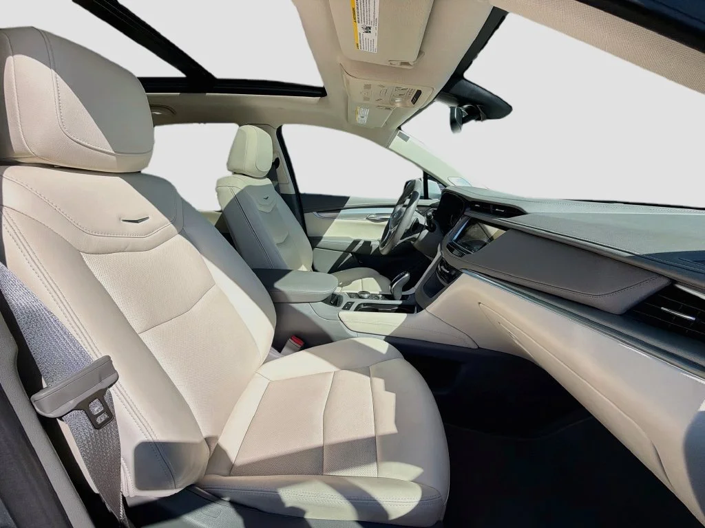 Used 2025 Argent Silver Metallic Cadillac Premium Luxury image 29