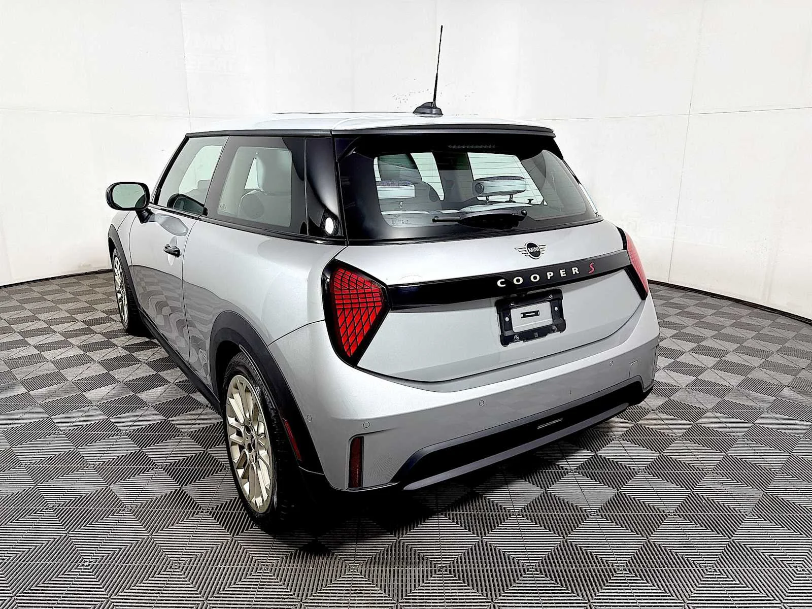 Certified Used 2025 Melting Silver III Metallic MINI Cooper S image 5