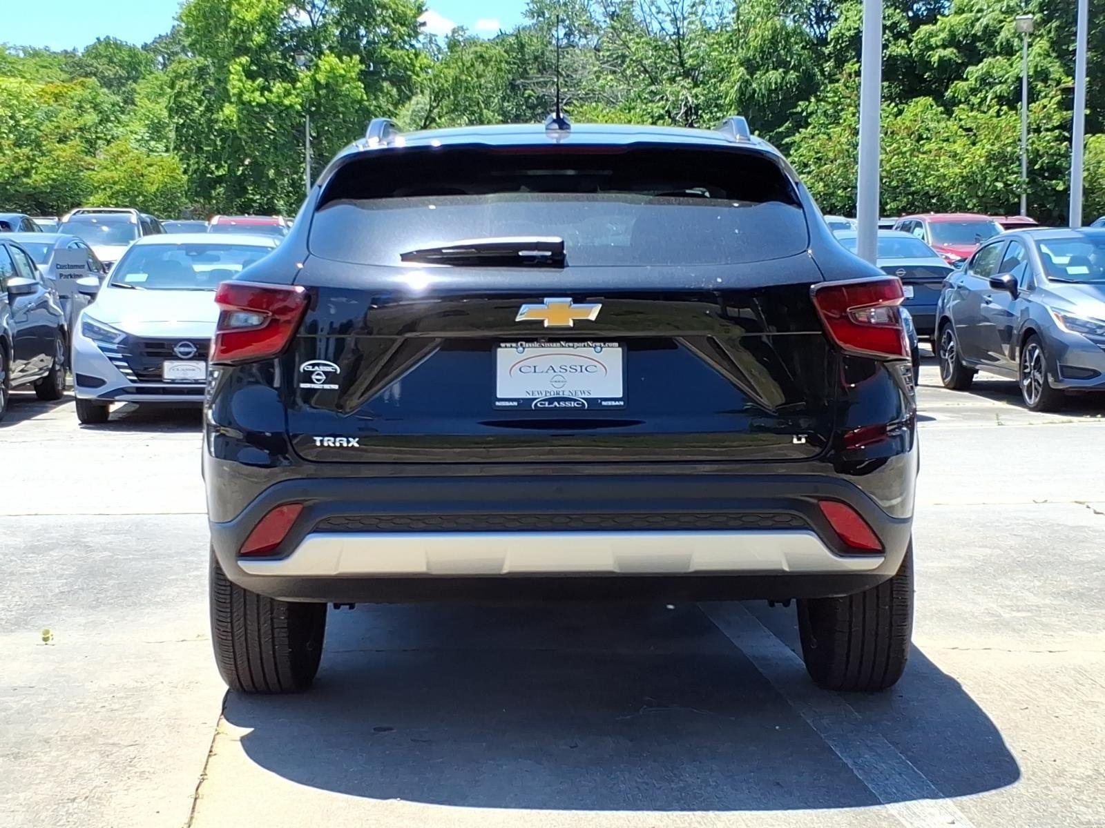 Used 2025 Mosaic Black Metallic Chevrolet LT image 8