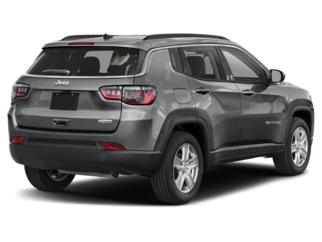 Used 2022 Granite Crystal Metallic Clearcoat Jeep Latitude image 3