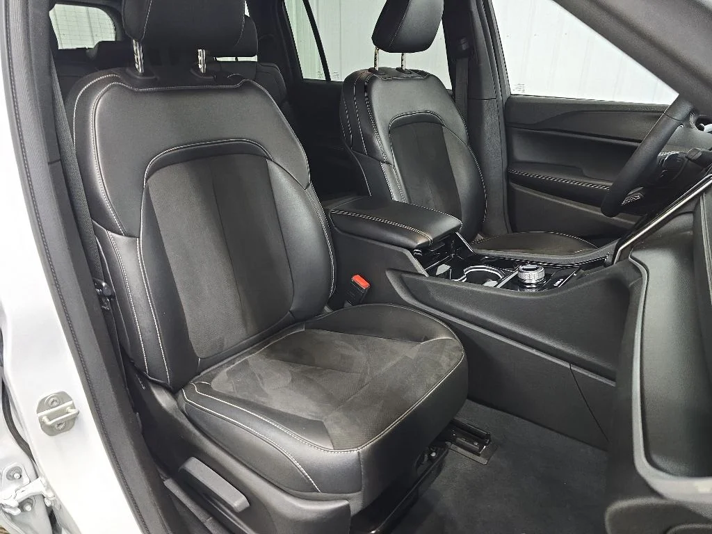 Used 2023 White Jeep Altitude image 14