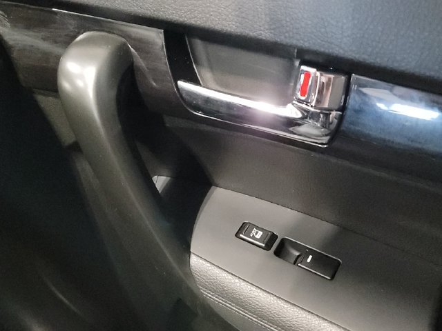 Used 2011 Titanium Silver Kia LX image 21