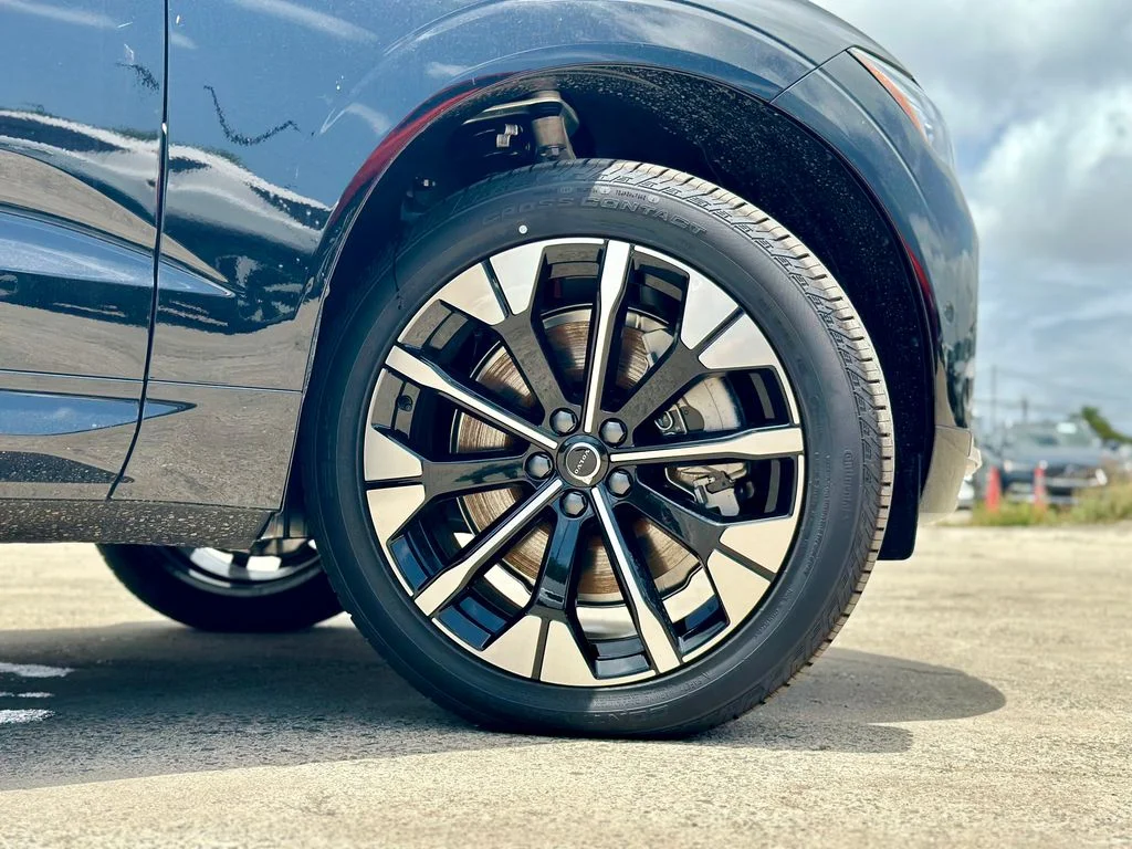 New 2026 Black Volvo T8 Ultra image 2