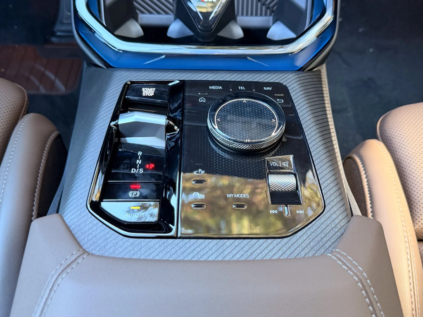New 2026 Tanzanite Blue II Metallic BMW 30 xDrive image 23