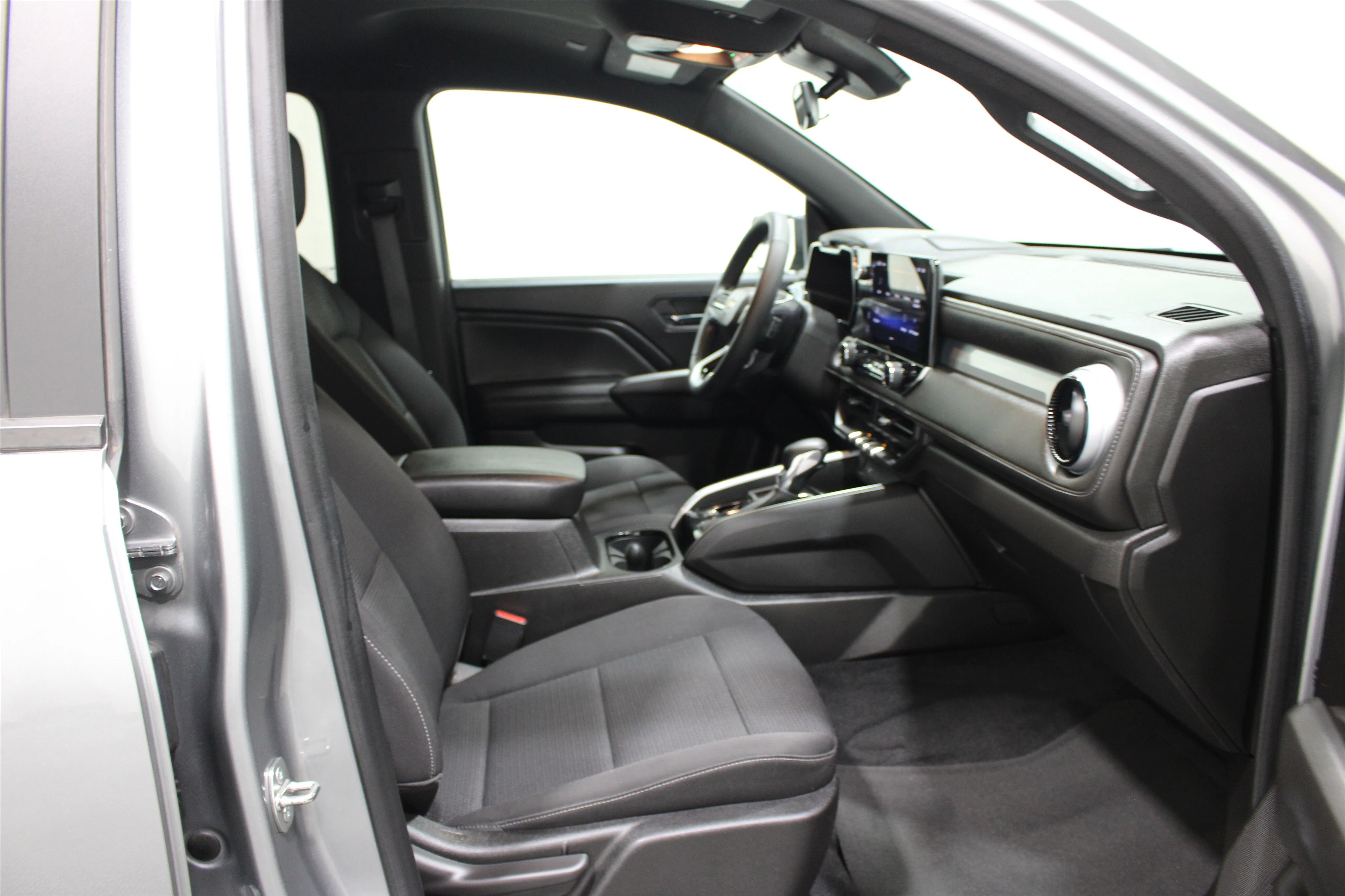 2023 Chevrolet Colorado LT - Photo 24