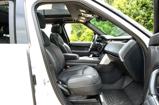 Used 2024 White Land Rover SE image 44