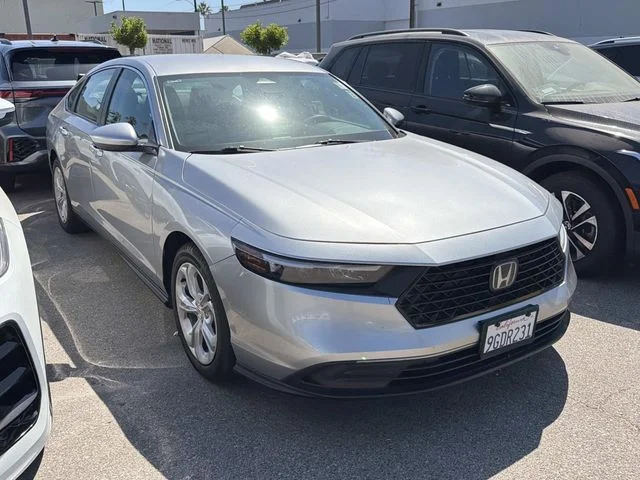 Used 2023  Honda LX image 3