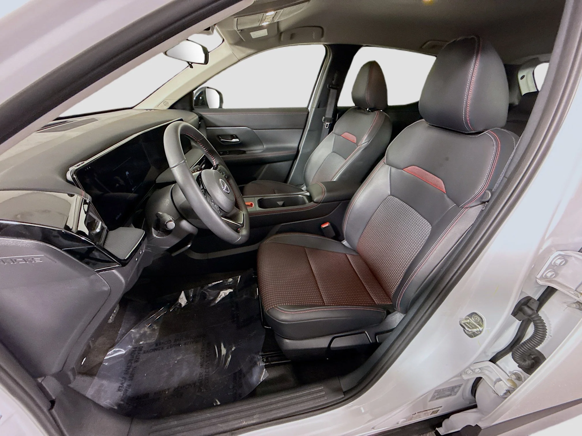 Used 2026 Aspen White Tricoat Nissan SR image 18