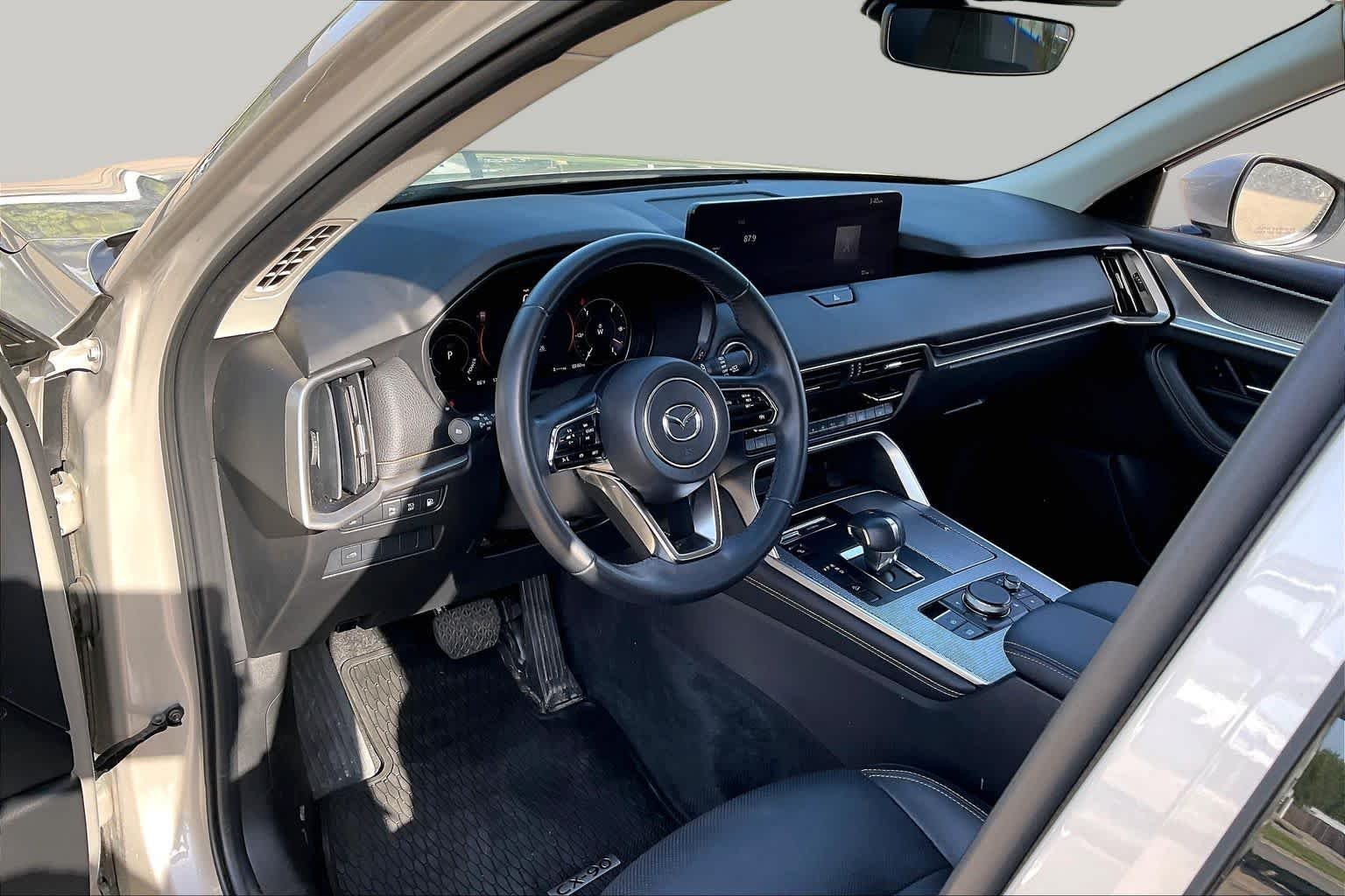 Used 2025 Platinum Quartz Mazda Preferred Package image 17