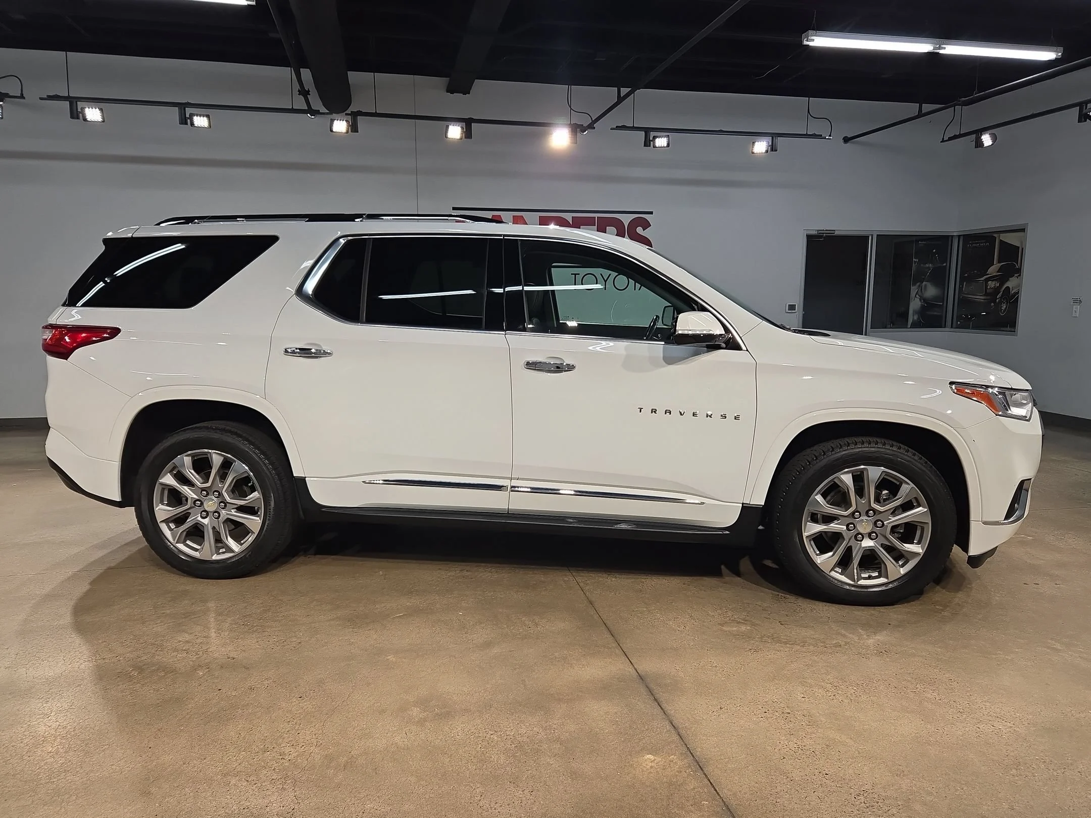 Used 2019 Summit White Chevrolet Premier image 8
