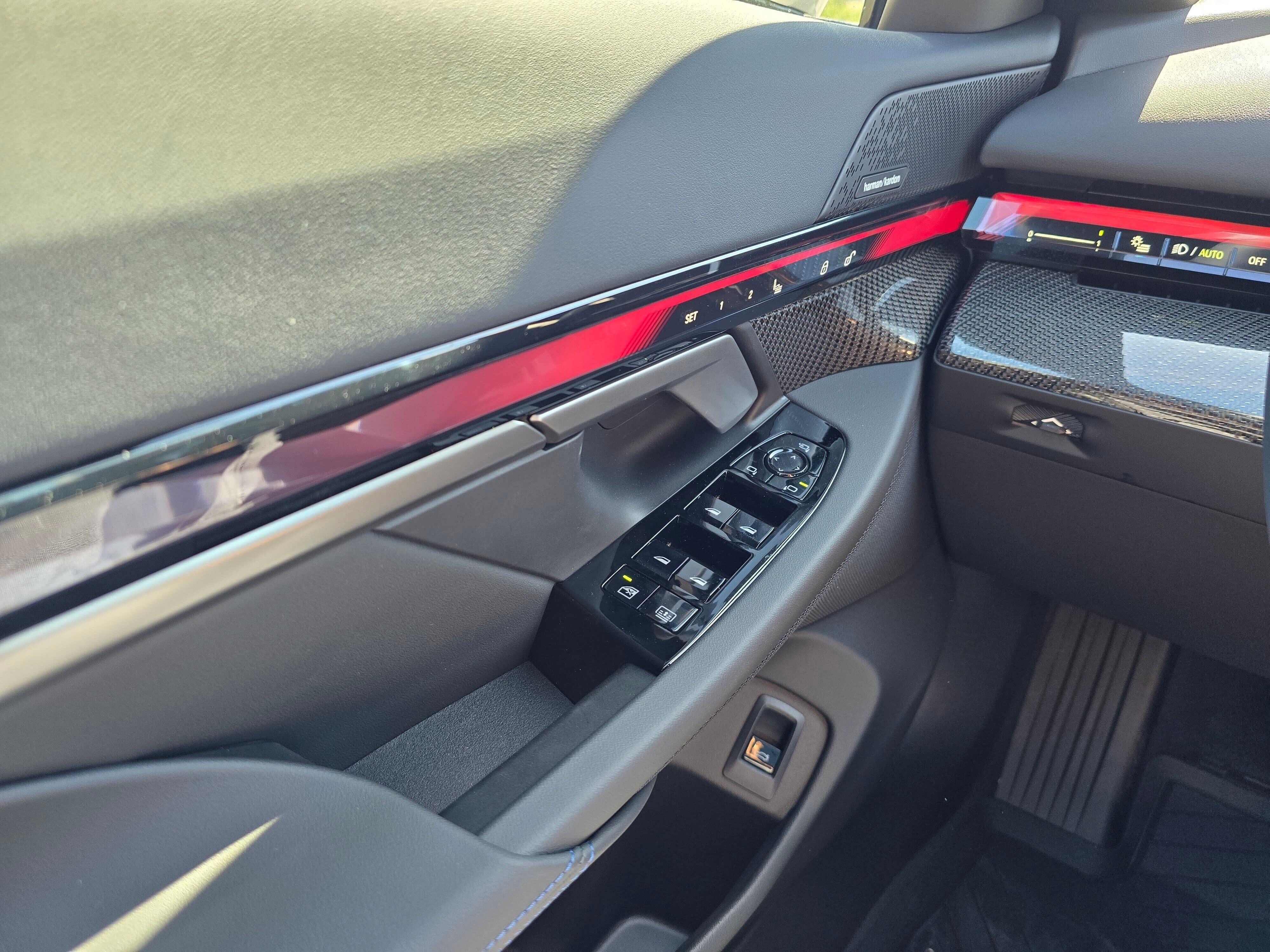 New 2027 Alpine White BMW 530i xDrive image 29