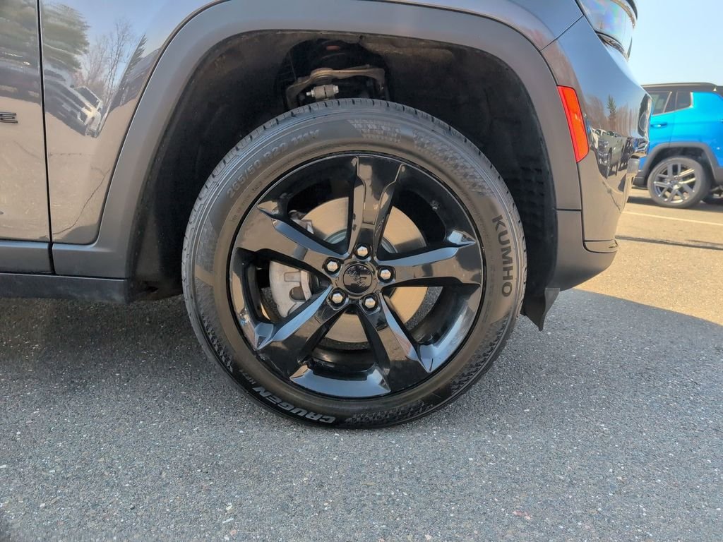 Used 2023 Gray Jeep Altitude image 8
