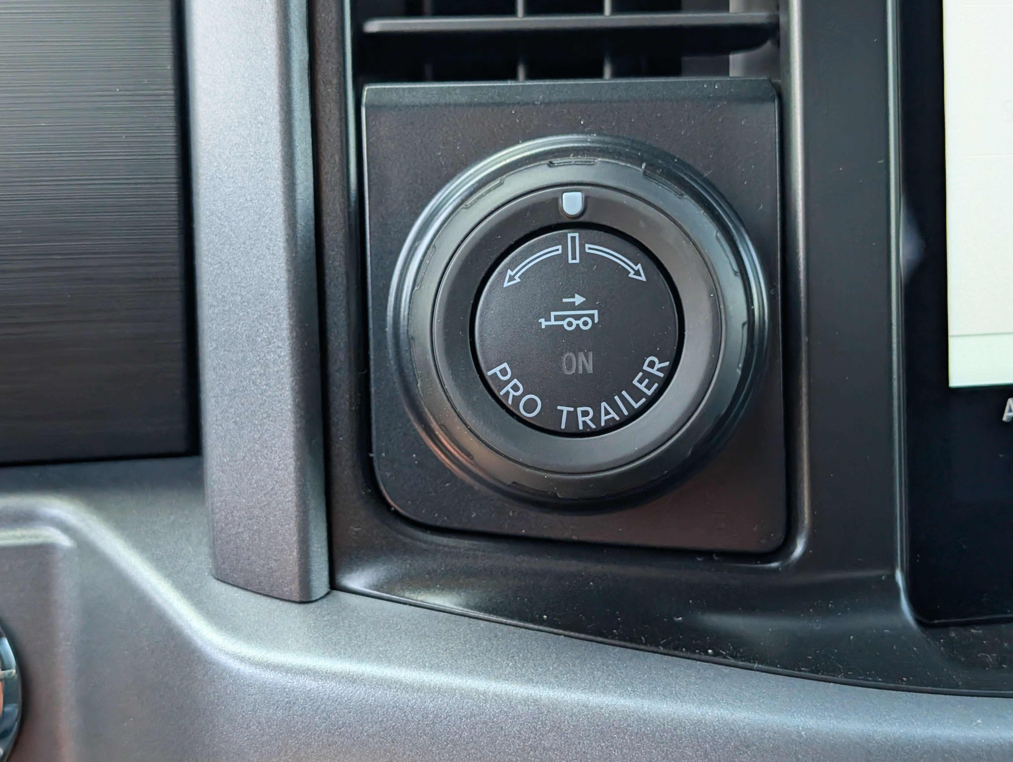 New 2026 Carbonized Gray Metallic FORD XLT image 28