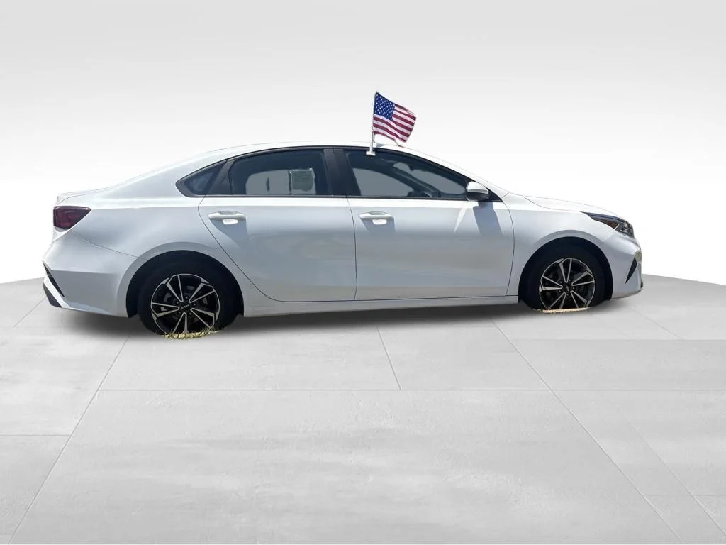 Used 2023 White Kia LXS image 14