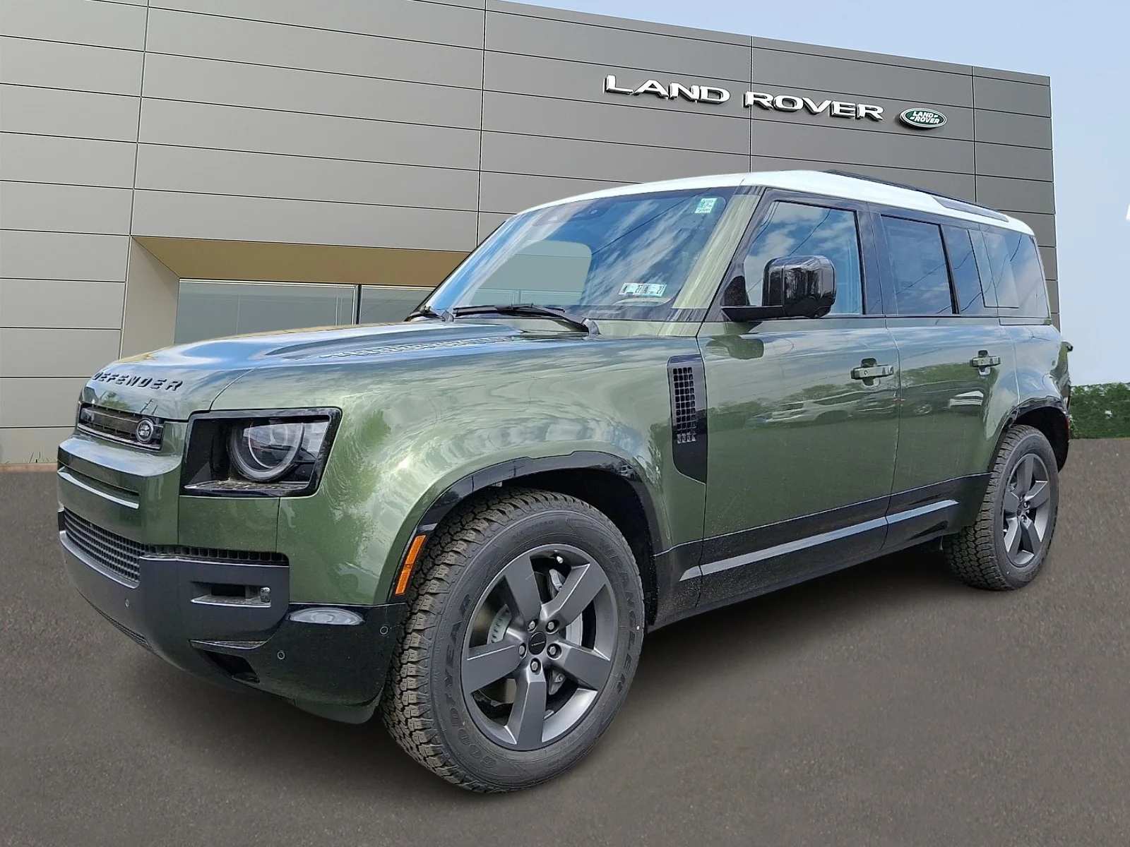 2026 Land Rover Defender 110 X-Dynamic SE P400's photo