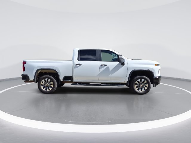 Used 2023 White Chevrolet Custom image 9