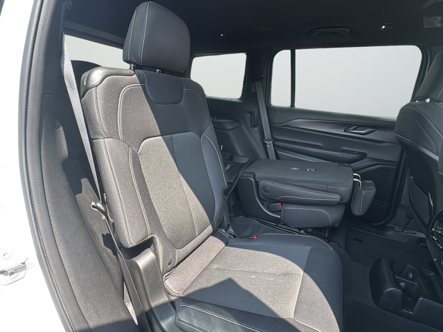 Used 2024 White Jeep Laredo image 21