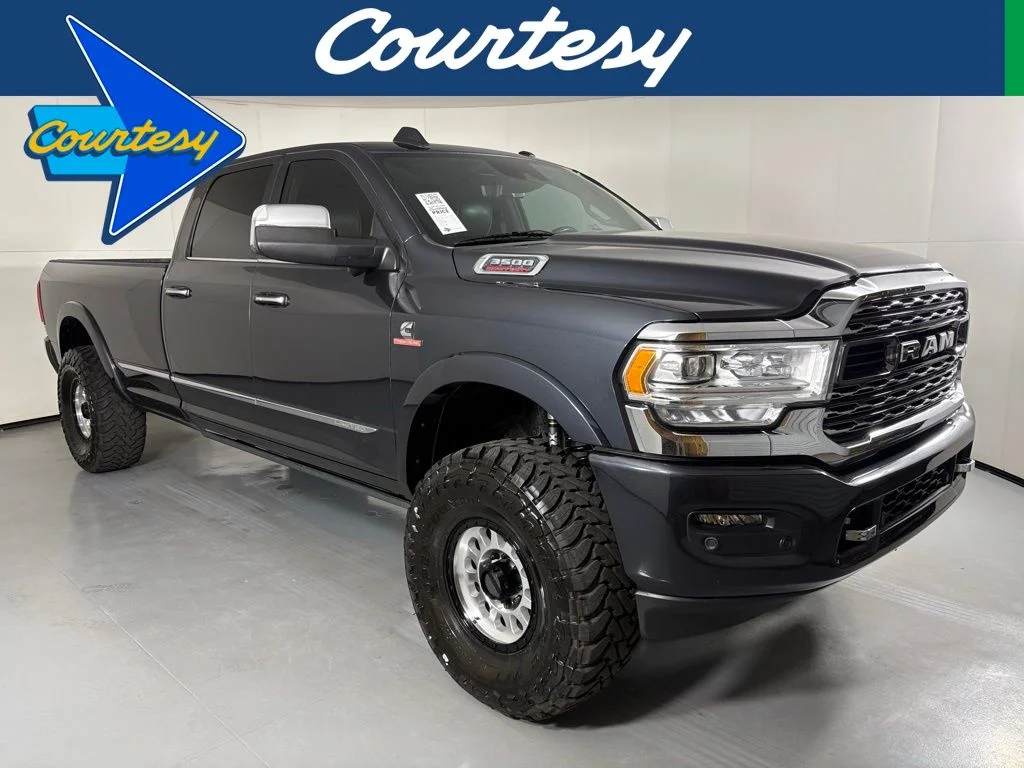 2022 RAM 3500 Limited 4X4 Crew Cab LWB's photo