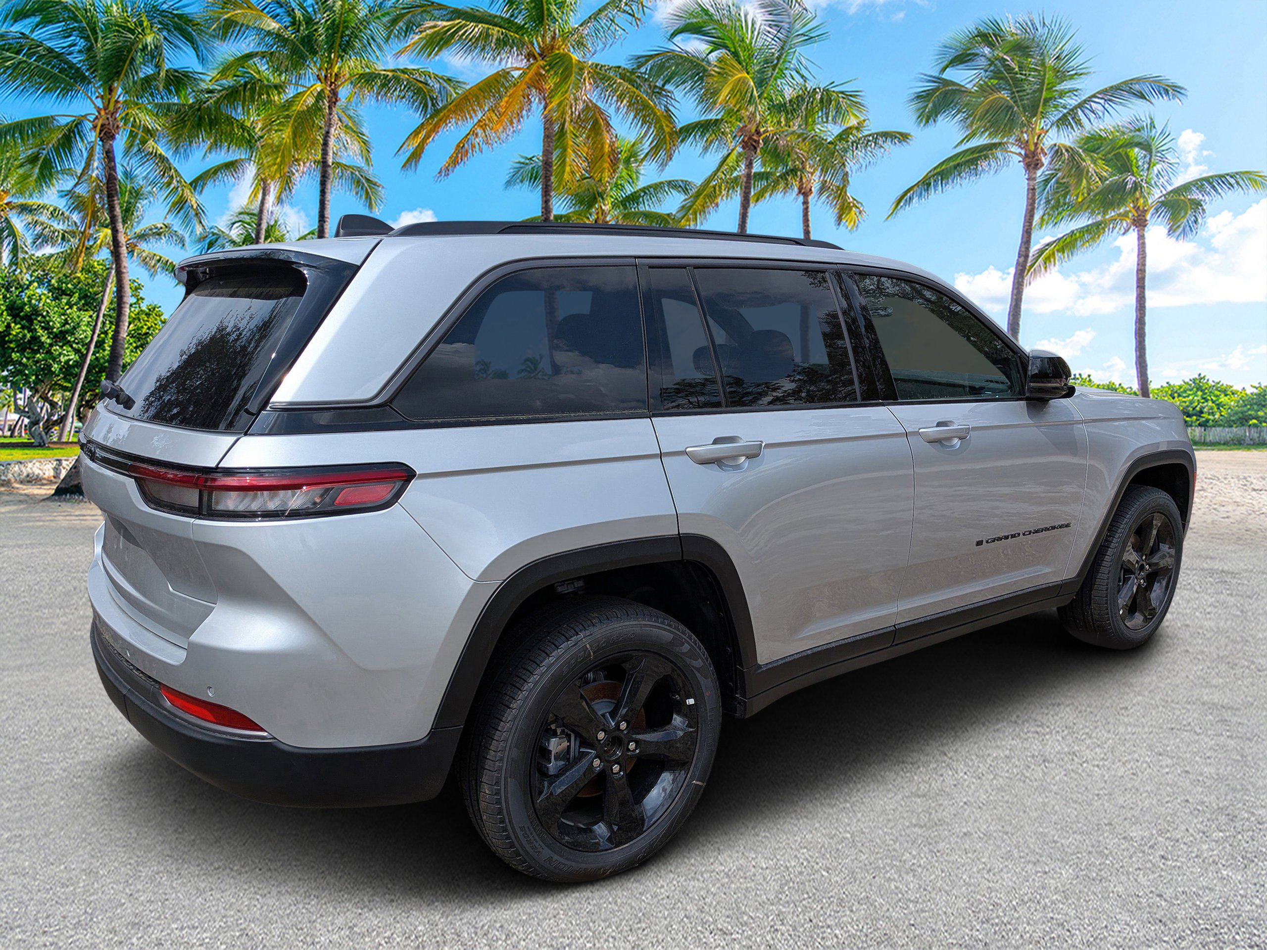 New 2026 Silver Zynith Exterior Paint Jeep Limited image 3