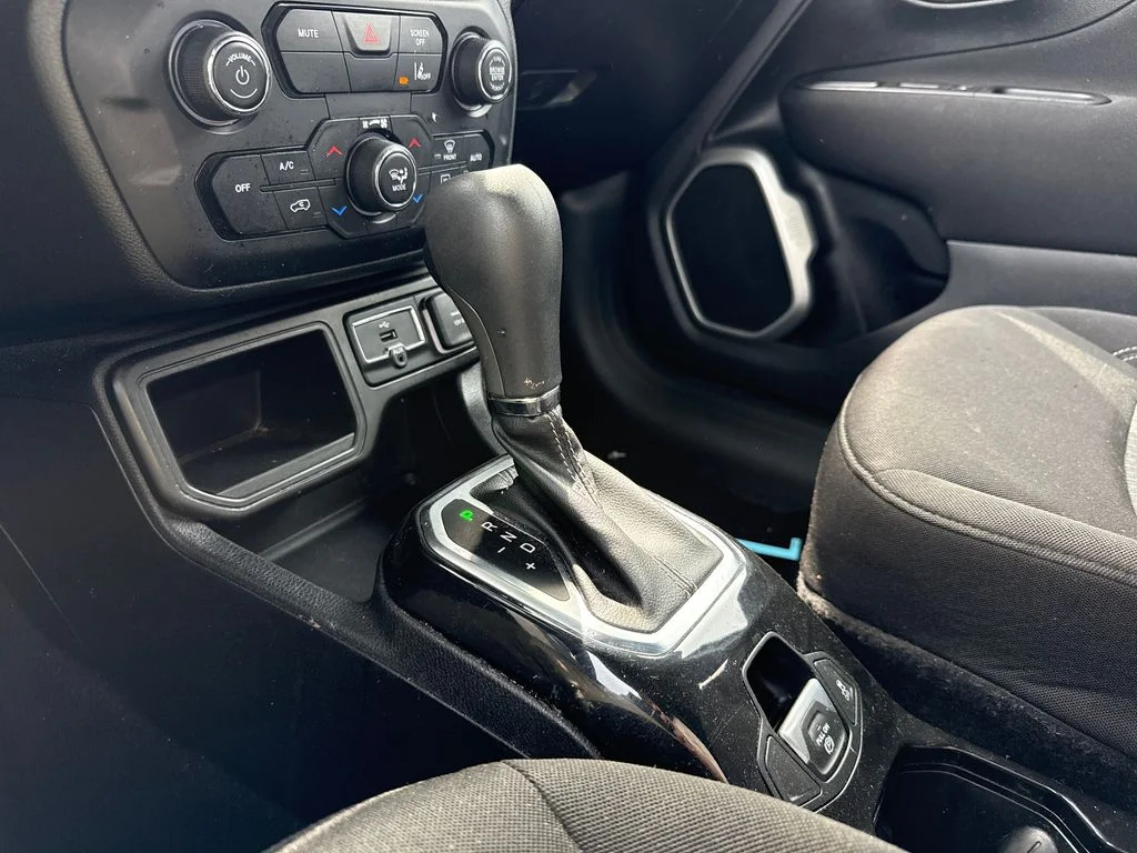 Used 2021 Gray Jeep Latitude image 16