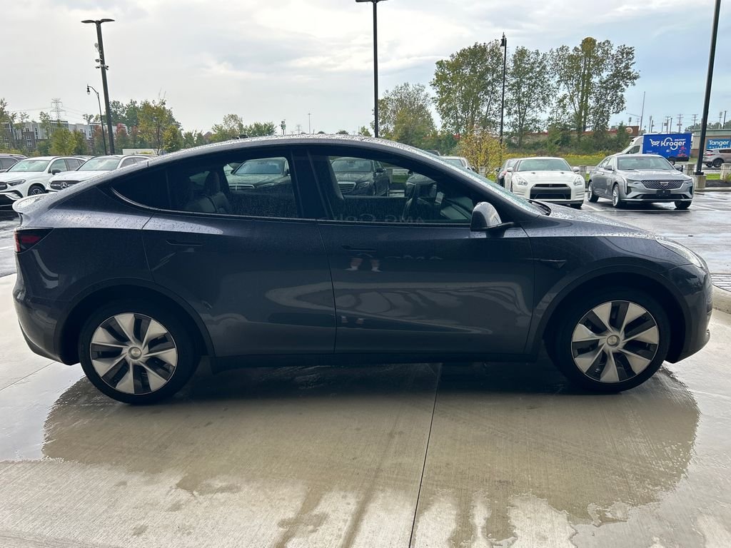 Used 2023  Tesla Long Range image 9
