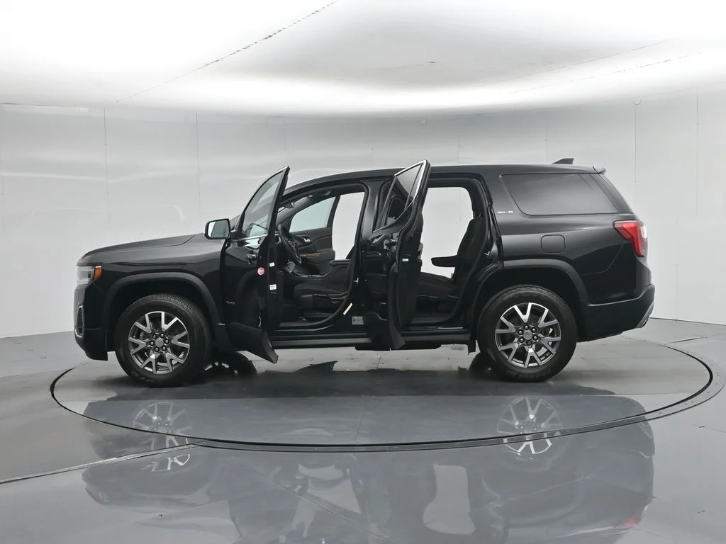 Used 2022 Black GMC SLE image 5