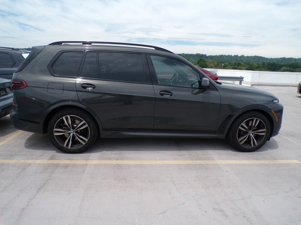Used 2025 Gray BMW xDrive40i image 3
