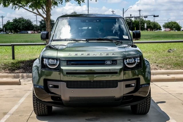 New 2026 Woolstone Green Land Rover X-Dynamic SE image 5