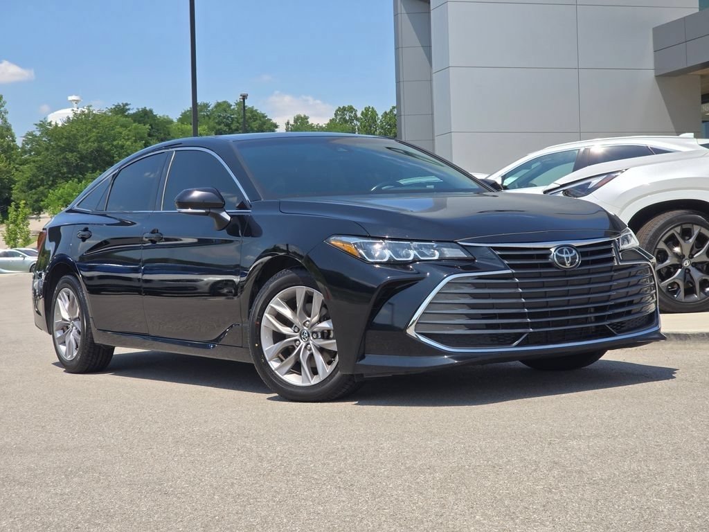 Used 2019 Midnight Black Metallic Toyota XLE image 2