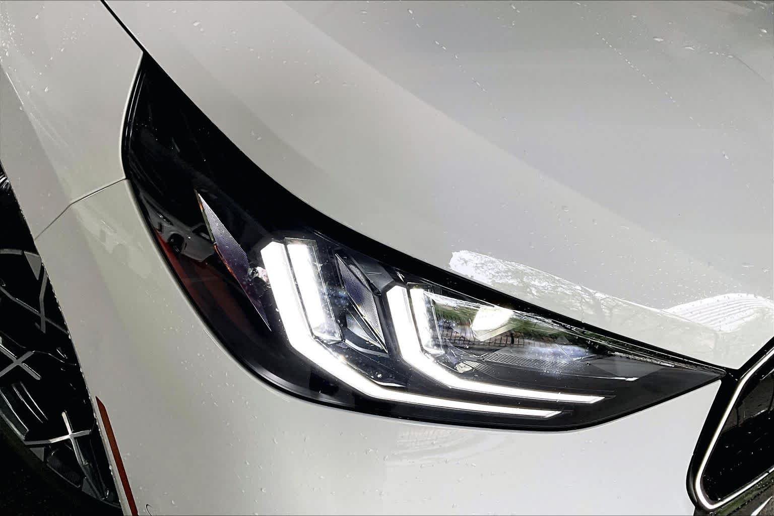 Used 2025 Alpine White BMW 30 xDrive image 27