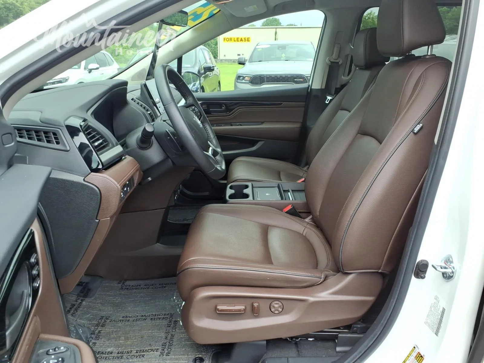 Used 2025 Platinum White Pearl Honda Touring image 14