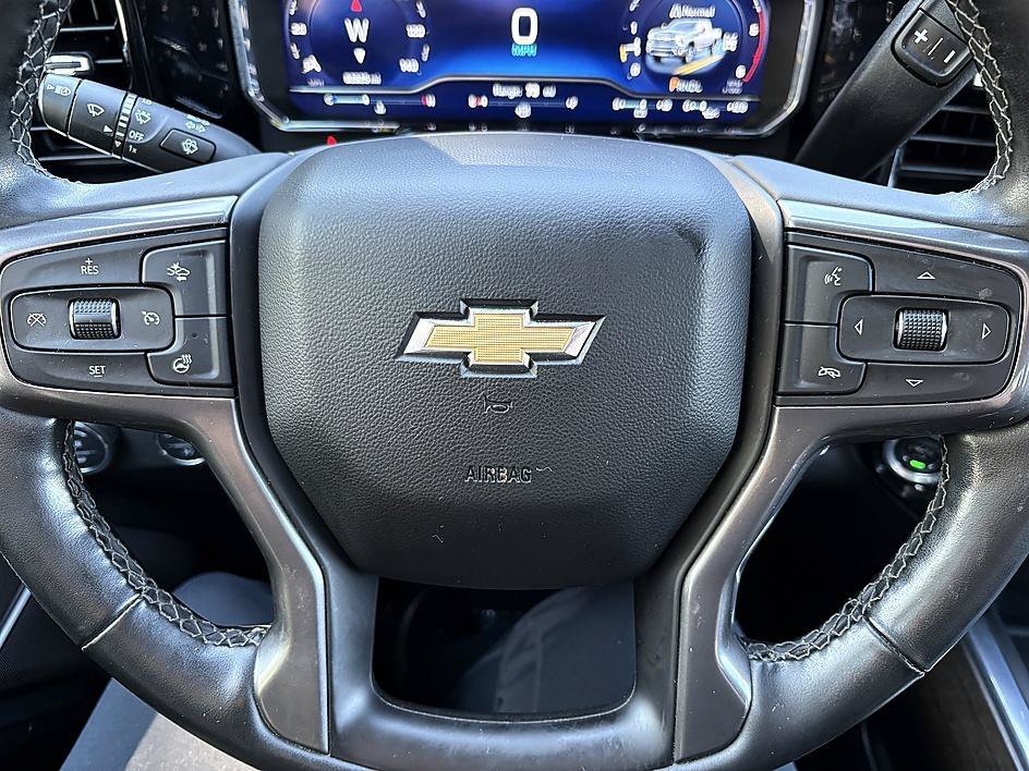 Used 2025 Iridescent Pearl Tricoat Chevrolet High Country image 19