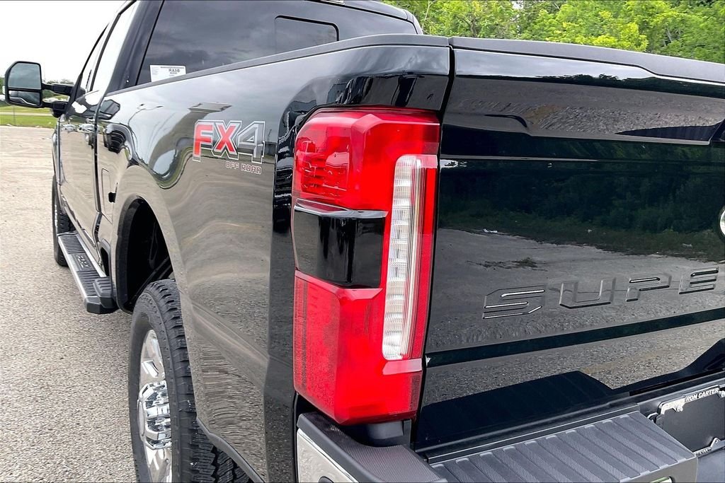 New 2026 Ford Super Duty F-250 Lariat 4D Crew Cab