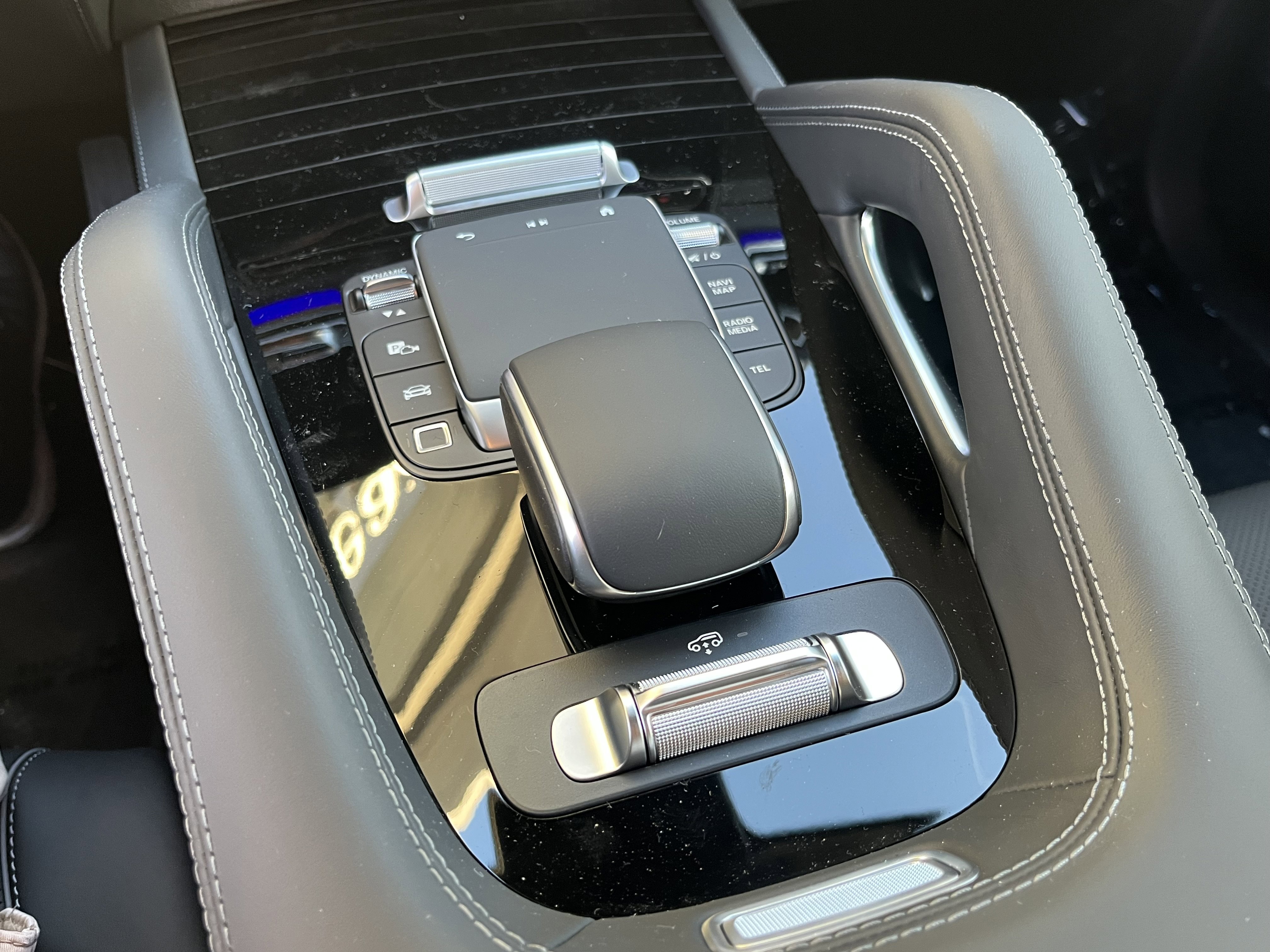 New 2026 MANUFAKTUR Moonlight White Metallic Mercedes-Benz GLE 580 image 29