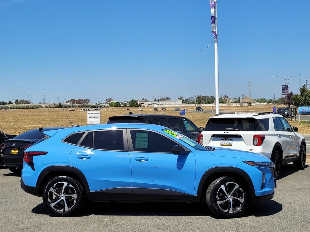 Certified Used 2024 Fountain Blue Chevrolet 1RS image 3