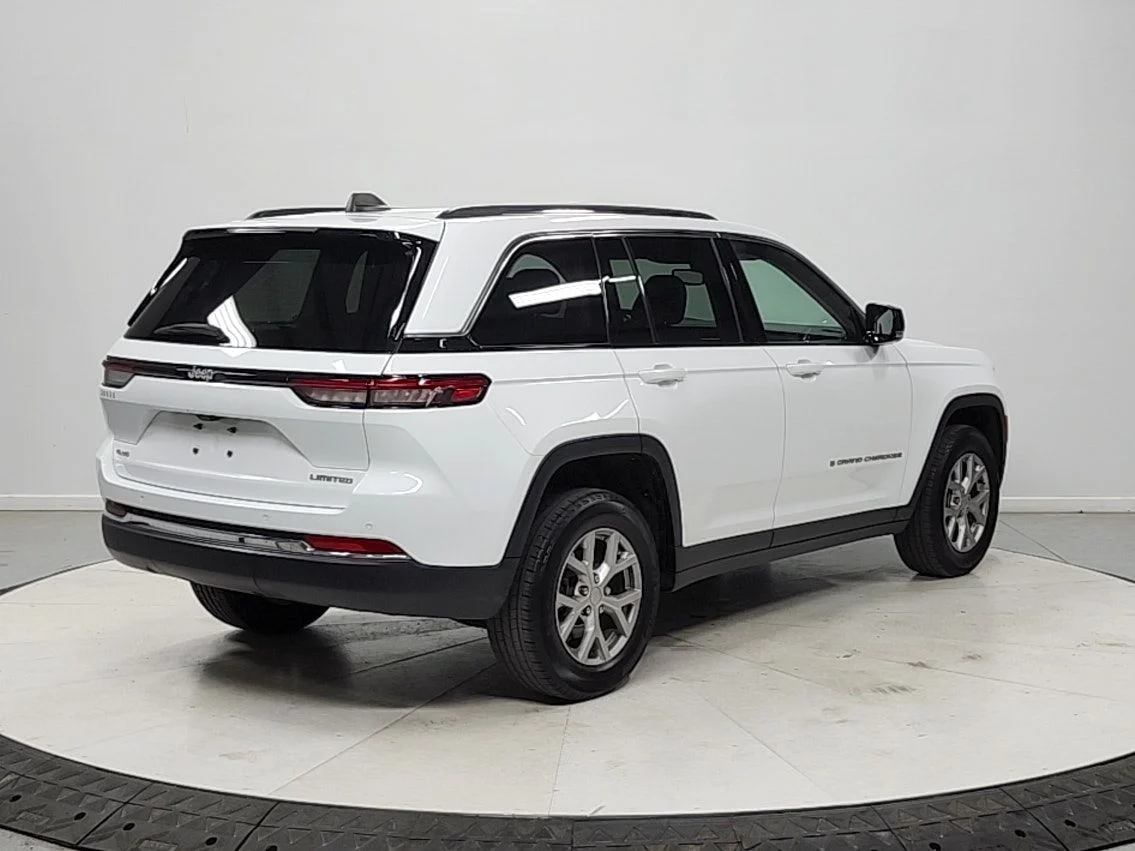 Used 2023 Bright White Clearcoat Jeep Limited image 7
