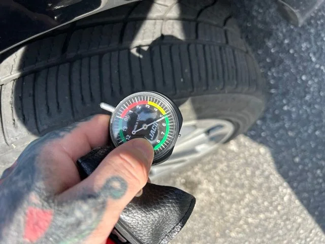 Used 2018 Black Buick Essence image 2