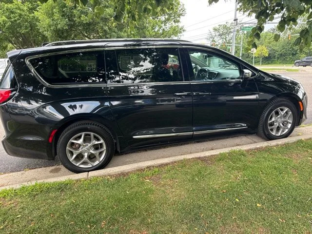 Used 2019 Black Chrysler Limited image 14