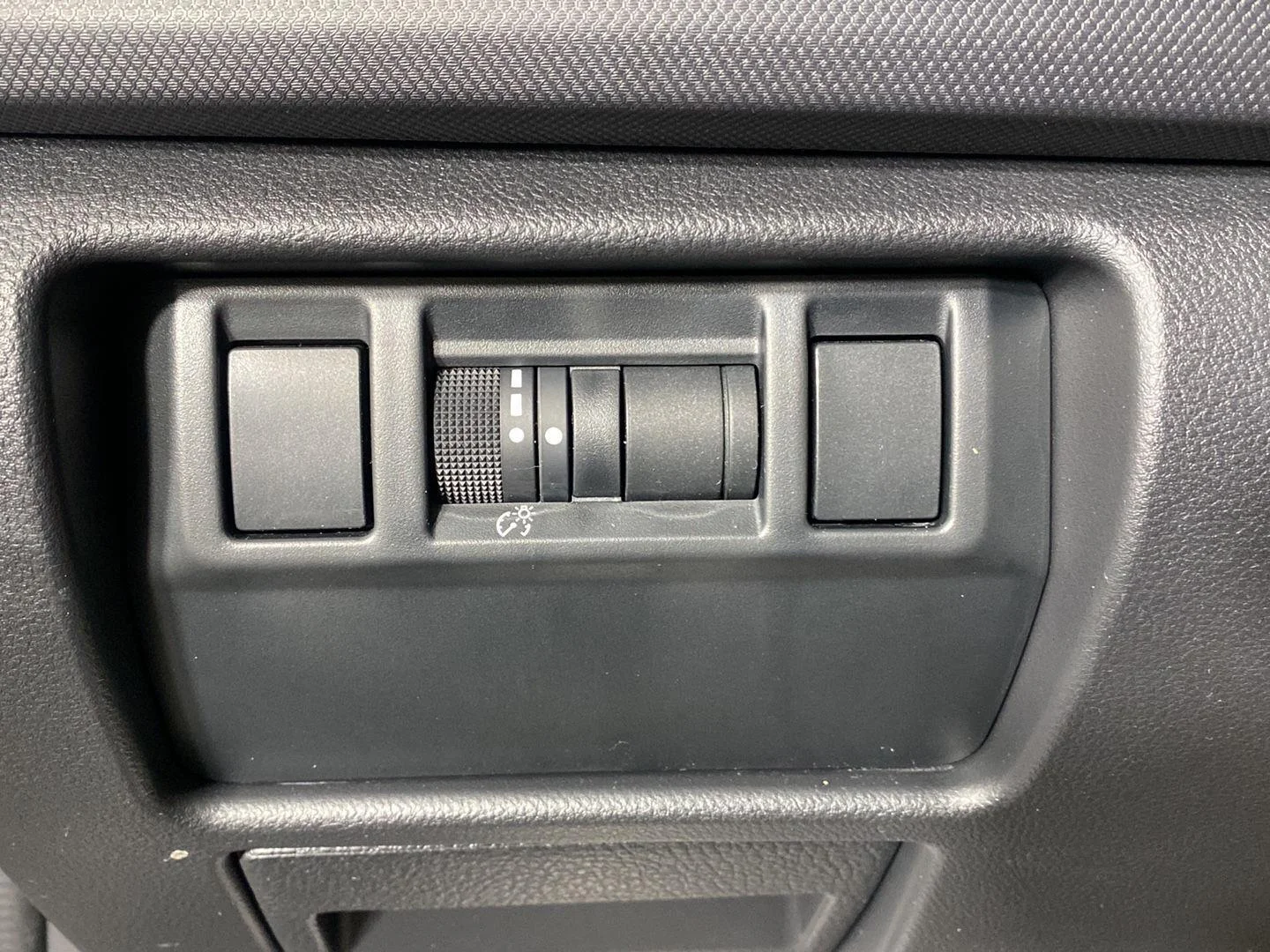 Used 2025 River Rock Pearl Subaru Premium image 26