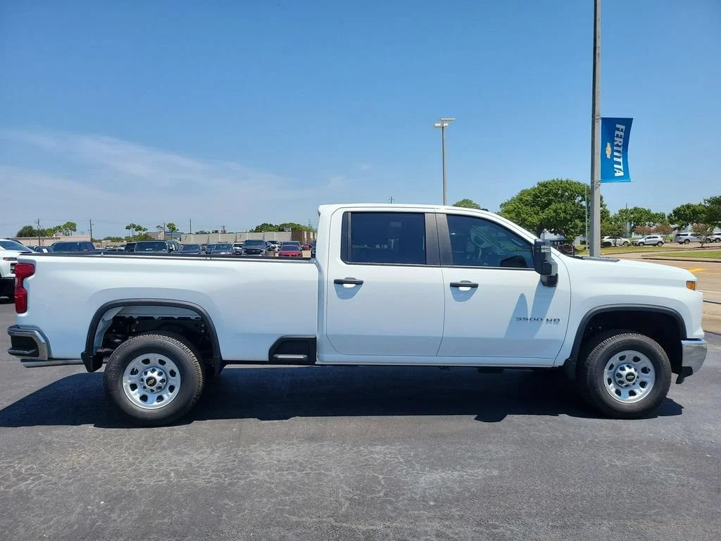 New 2026 Summit White Chevrolet WT image 14