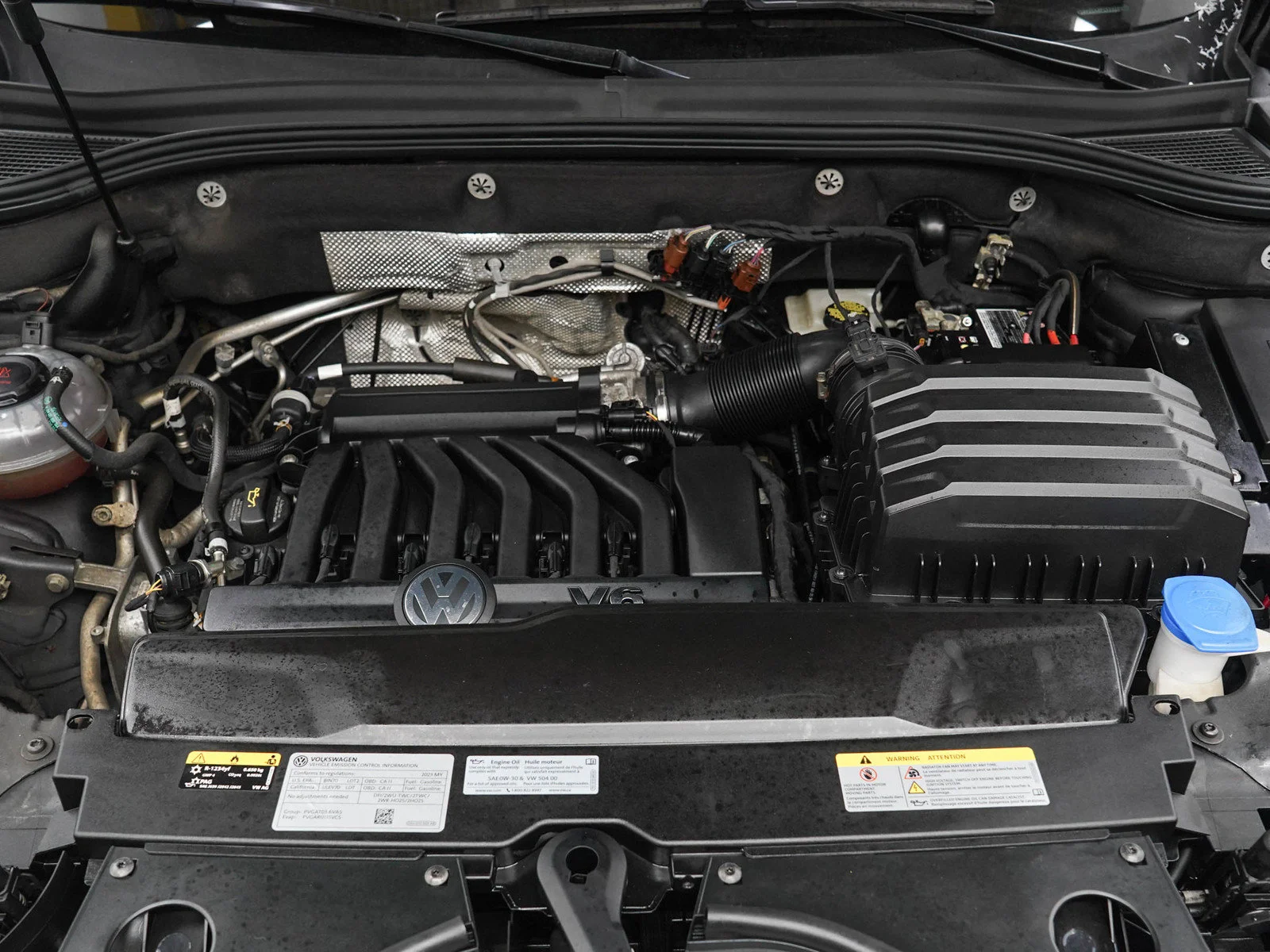 Used 2023  Volkswagen 3.6L V6 SEL image 32