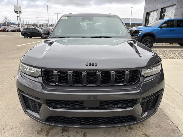 New 2026 Gray Jeep Altitude image 9