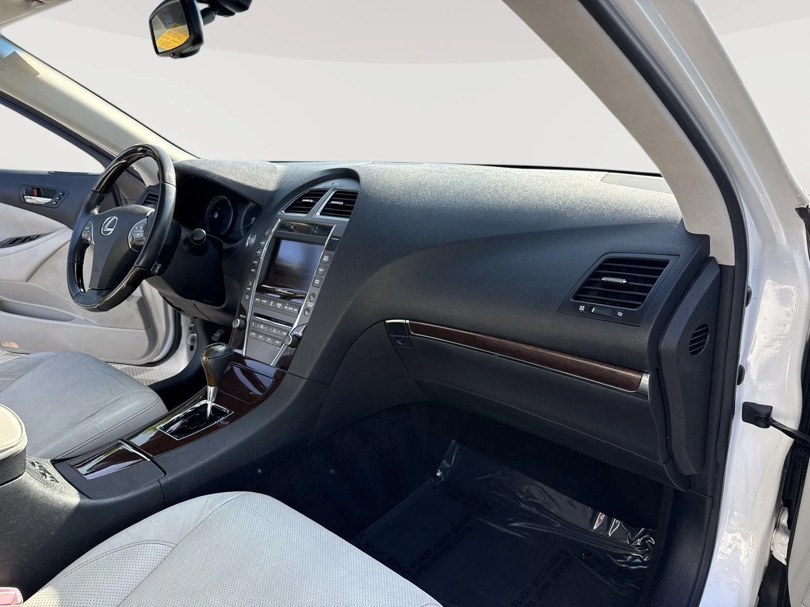 Used 2012 Starfire Pearl Lexus Base image 15