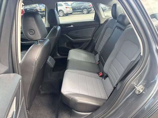 Used 2025  Volkswagen SE image 14