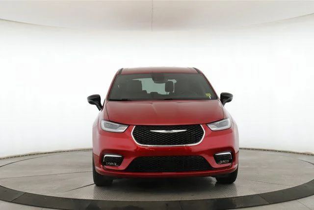 2026 Chrysler Pacifica Select - Photo 12