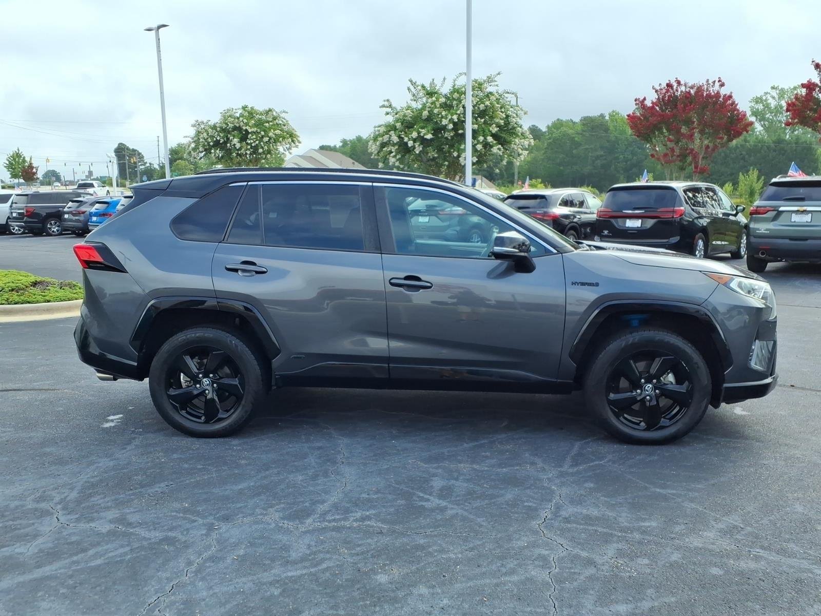 Used 2020 Magnetic Gray Metallic w/Midnight Black Roof Toyota Hybrid XSE image 13