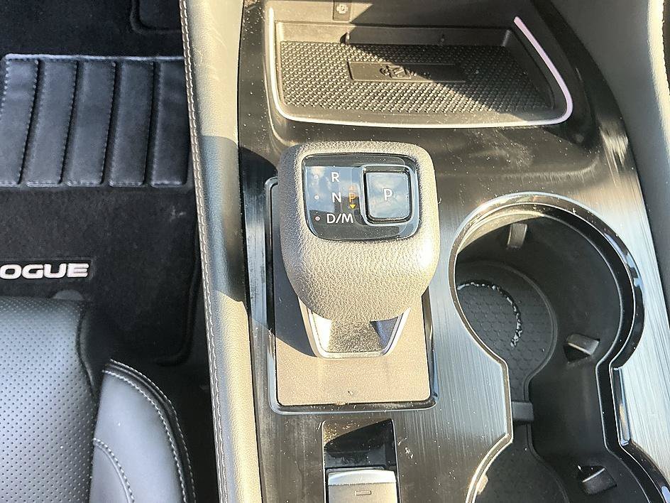 Certified Used 2025 Champagne Silver Metallic Nissan Platinum image 20