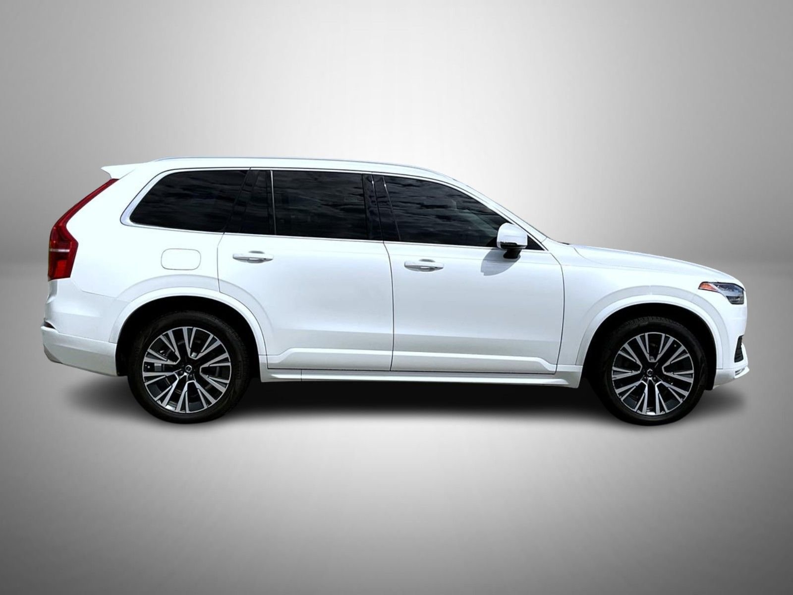 Used 2020 White Volvo T5 Momentum image 4