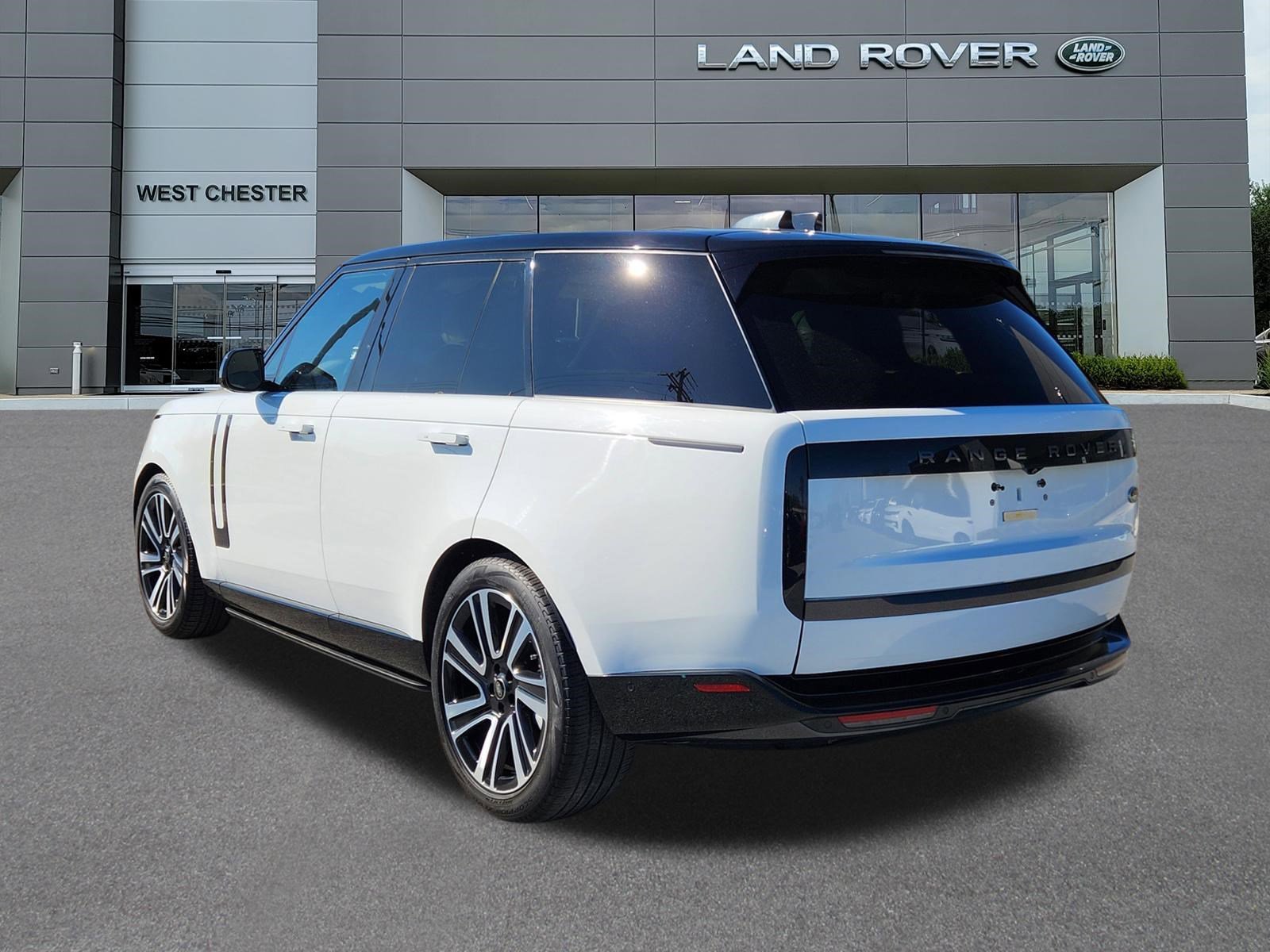 Certified Used 2023 Fuji White Land Rover SE image 3